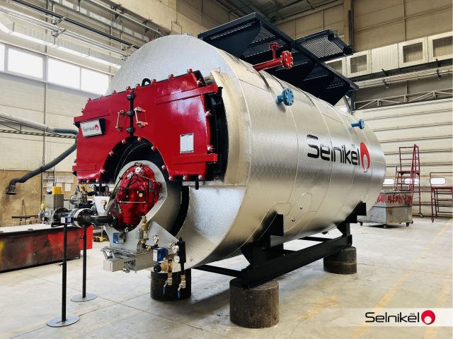 İmalatı başarıyla tamamlanan 5 t/h 14 barg kapasiteli alev duman borulu kazanımız, 4 MW kapasiteli çift yakıtlı brülörümüz ve yardımcı ekipmanları tütün endüstrisinde faaliyet göstermek üzere Nijerya'ya nakledilmeyi bekliyor.