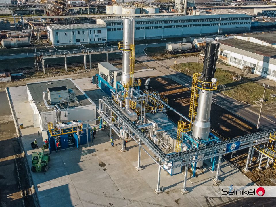 Selnikel tarafından üretilen 15 t/h 16.5 barg kapasiteli, 250°C kızgın buhar atık ısı kazanı sistemi